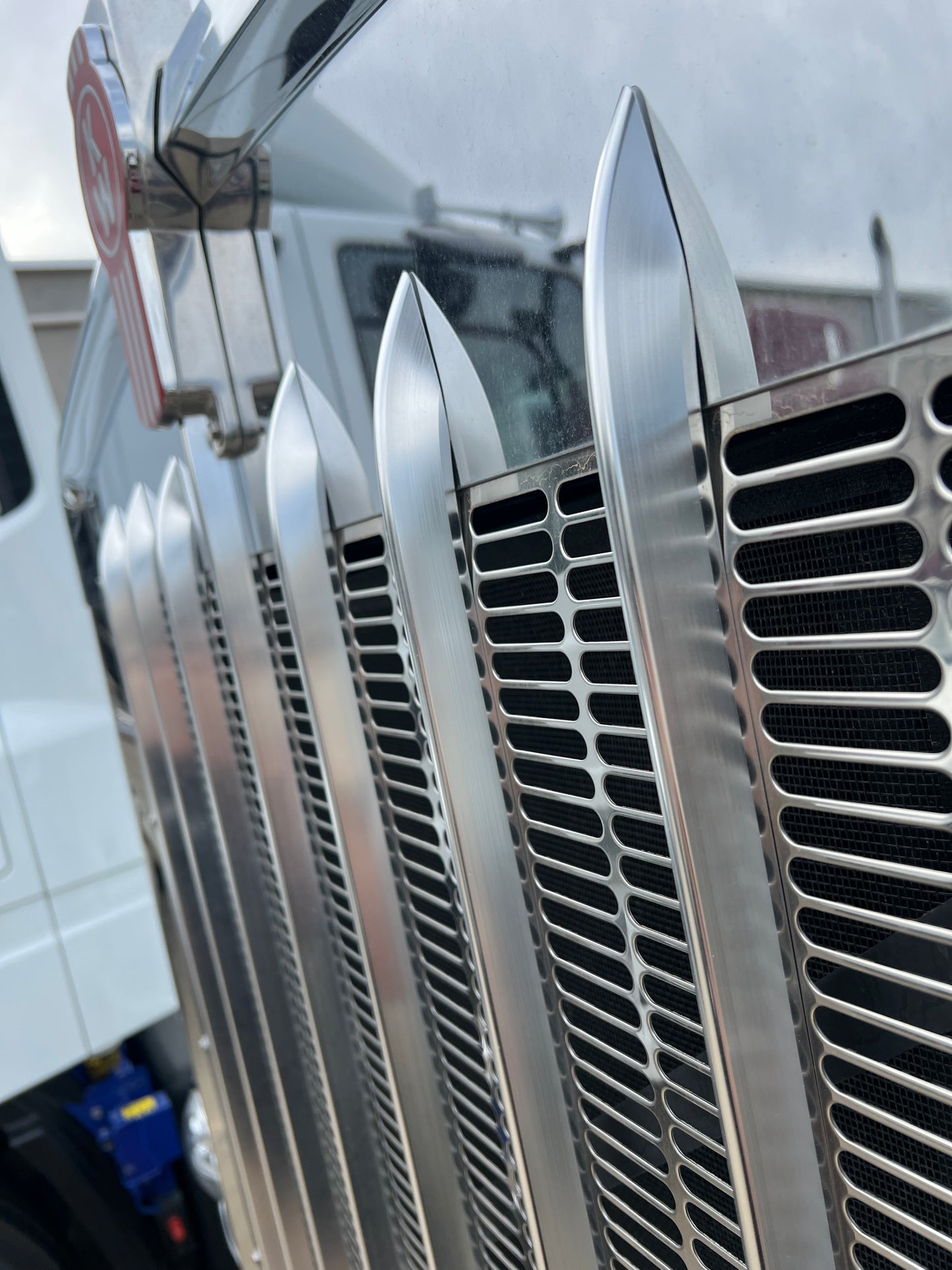 KENWORTH Grill Bars - TAKE OFF